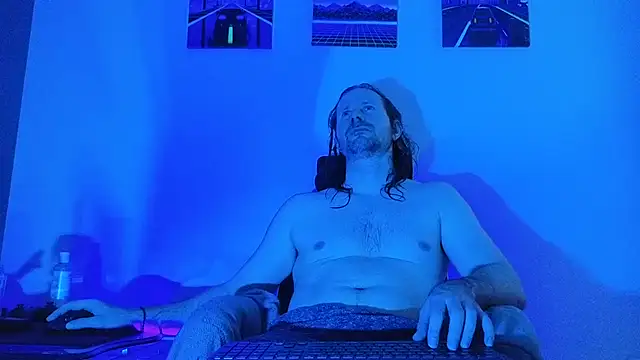 Snapshot of AlbinoAdonis chatting on 10-01-25, 08:35 AlbinoAdonis online show from 10-01-25, 08:35