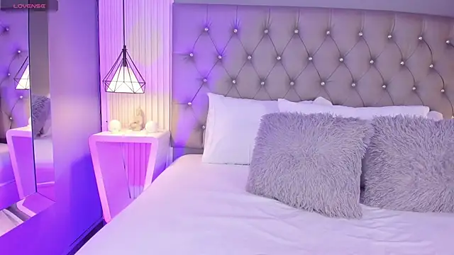 LunaBloomn online show from 02-09-26, 05:00