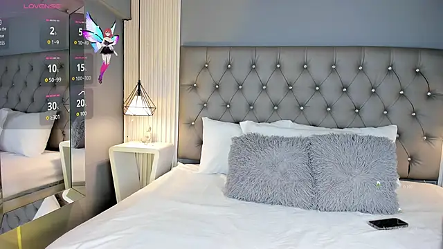 LunaBloomn online show from 11-10-25, 05:07