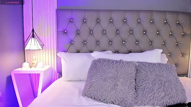 LunaBloomn online show from 03-11-26, 05:07