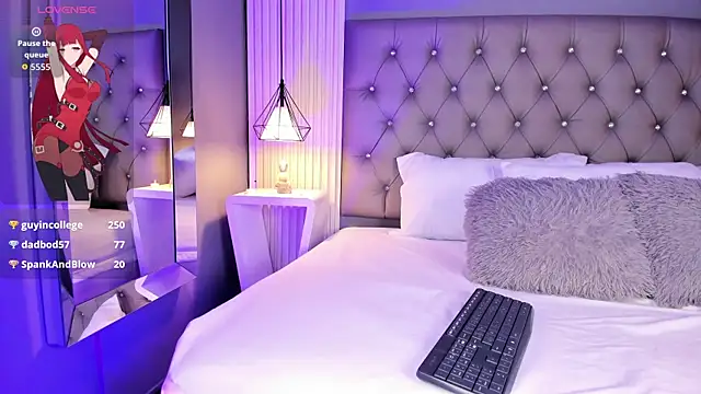 LunaBloomn online show from 11-21-25, 05:12