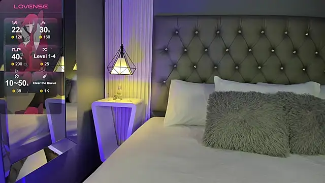 LunaBloomn online show from 11-26-25, 05:02