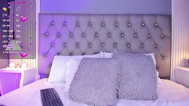 LunaBloomn online show from 04-11-26, 05:05