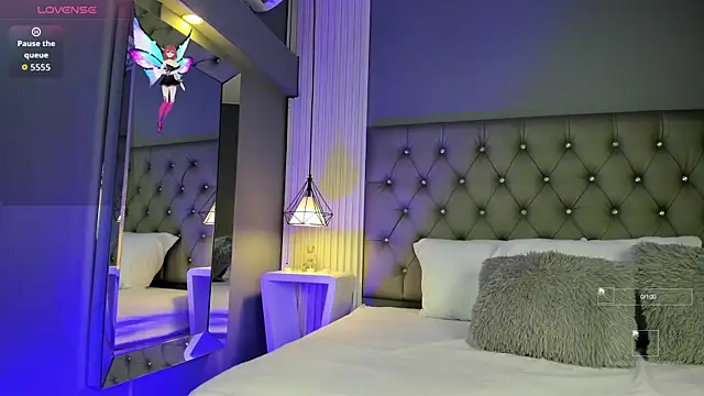 LunaBloomn online show from 11-12-25, 05:06