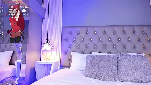 LunaBloomn online show from 11-18-25, 05:05