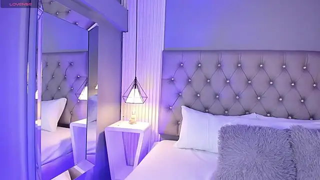 LunaBloomn online show from 12-22-25, 05:02