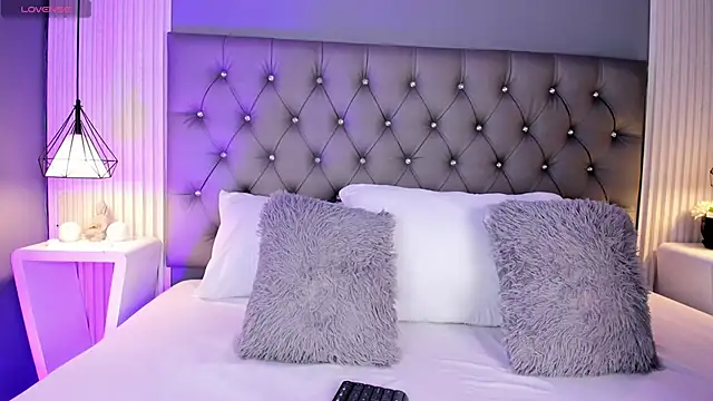 LunaBloomn online show from 01-17-26, 05:05