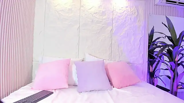Snapshot of Isabellax21 chatting on 10-01-25, 04:28 Isabellax21 online show from 10-01-25, 04:28