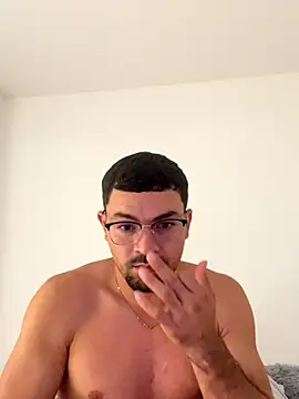 Snapshot of SantiGxxx33 chatting on 10-23-25, 02:16 SantiGxxx33 online show from 10-23-25, 02:16