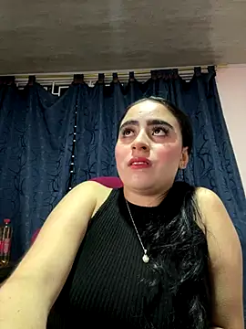 Snapshot of Elha_20 chatting on 10-04-25, 02:13 Elha 20 online show from 10-04-25, 02:13
