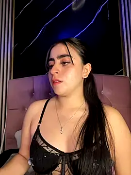Snapshot of Elha_20 chatting on 10-23-25, 03:49 Elha 20 online show from 10-23-25, 03:49