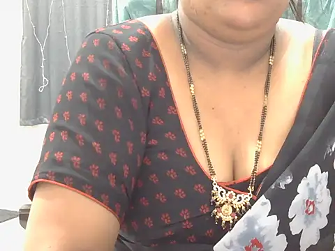 Snapshot of Nisha-telugu chatting on 06-20-26, 05:07 Nisha-telugu online show from 06-20-26, 05:07