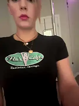 Snapshot of AllesandraLove chatting on 10-15-25, 02:25 AllesandraLove online show from 10-15-25, 02:25