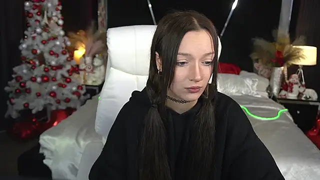 FoxyMayy online show from 12-16-25, 10:25