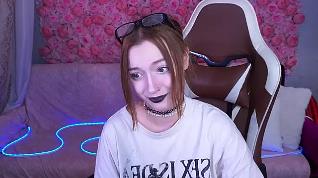 Snapshot of FoxyMayy chatting on 06-08-26, 01:28 FoxyMayy online show from 06-08-26, 01:28