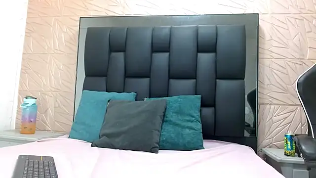 Tinita  online show from 11-24-25, 02:17