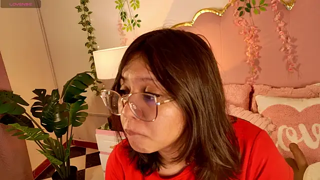 Lauuu2007 online show from 03-28-26, 09:16