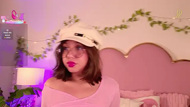 Lauuu2007 online show from 02-07-26, 09:12