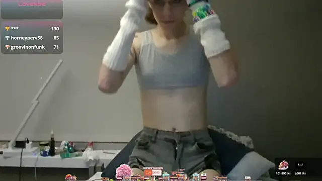 Snapshot of cuddlyavenue chatting on 10-07-25, 12:22 cuddlyavenue online show from 10-07-25, 12:22