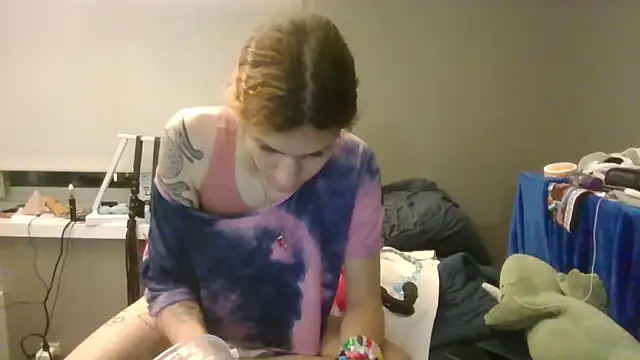 Snapshot of cuddlyavenue chatting on 10-11-25, 01:06 cuddlyavenue online show from 10-11-25, 01:06