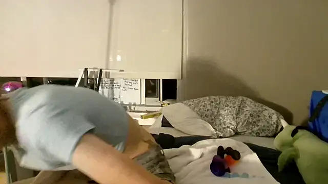 Snapshot of cuddlyavenue chatting on 10-16-25, 01:14 cuddlyavenue online show from 10-16-25, 01:14