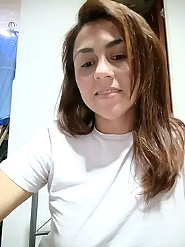 Snapshot of vanessa-titisM chatting on 10-05-25, 02:02 vanessa-titisM online show from 10-05-25, 02:02