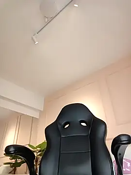 ArielBlossom    online show from 03-01-26, 12:10