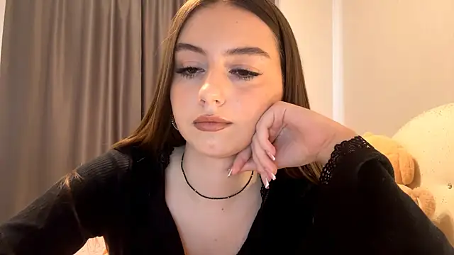 Snapshot of CatherinDream chatting on 10-23-25, 04:11 CatherinDream online show from 10-23-25, 04:11