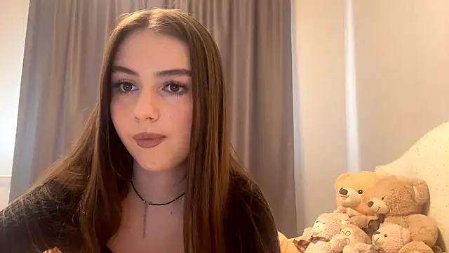 Snapshot of CatherinDream chatting on 10-21-25, 03:06 CatherinDream online show from 10-21-25, 03:06
