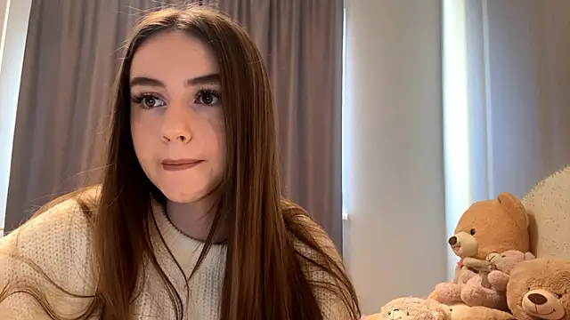 Snapshot of CatherinDream chatting on 10-18-25, 02:35 CatherinDream online show from 10-18-25, 02:35