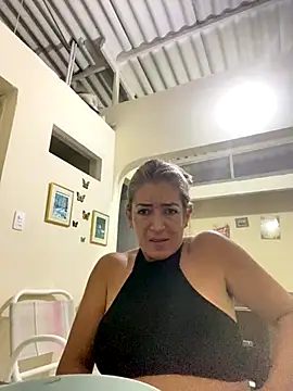 Snapshot of sara_peters_ chatting on 10-16-25, 02:20 sara peters online show from 10-16-25, 02:20