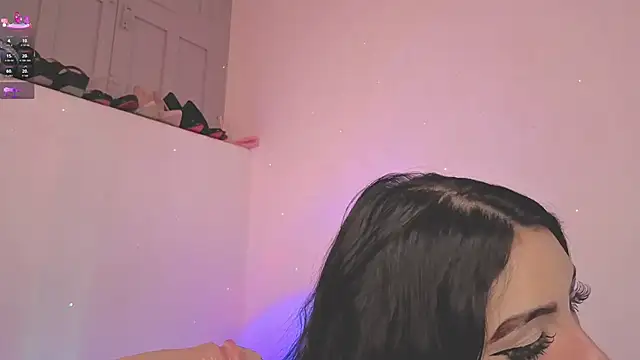 Snapshot of ashlynnlowe_ chatting on 11-16-25, 07:29 ashlynnlowe online show from 11-16-25, 07:29