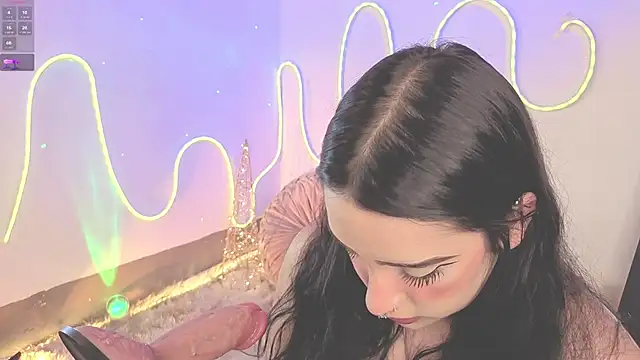 Snapshot of ashlynnlowe_ chatting on 12-03-25, 08:08 ashlynnlowe online show from 12-03-25, 08:08