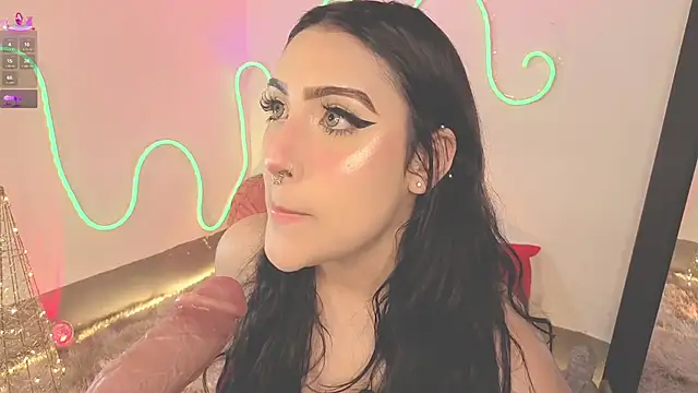 Snapshot of ashlynnlowe_ chatting on 12-20-25, 07:17 ashlynnlowe online show from 12-20-25, 07:17