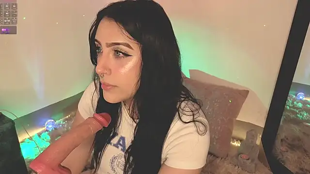 Snapshot of ashlynnlowe_ chatting on 11-04-25, 07:28 ashlynnlowe online show from 11-04-25, 07:28