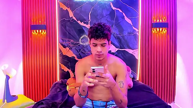 Snapshot of Lucky_boys__X chatting on 02-26-26, 11:54 Lucky boys X online show from 02-26-26, 11:54