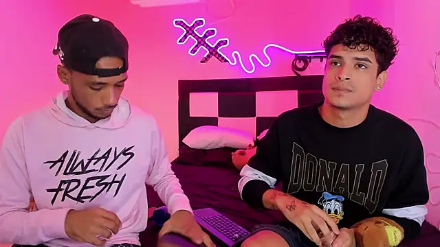 Snapshot of Lucky_boys__X chatting on 10-19-25, 11:57 Lucky boys X online show from 10-19-25, 11:57