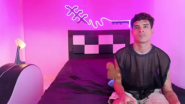 Snapshot of Lucky_boys__X chatting on 12-21-25, 06:53 Lucky boys X online show from 12-21-25, 06:53