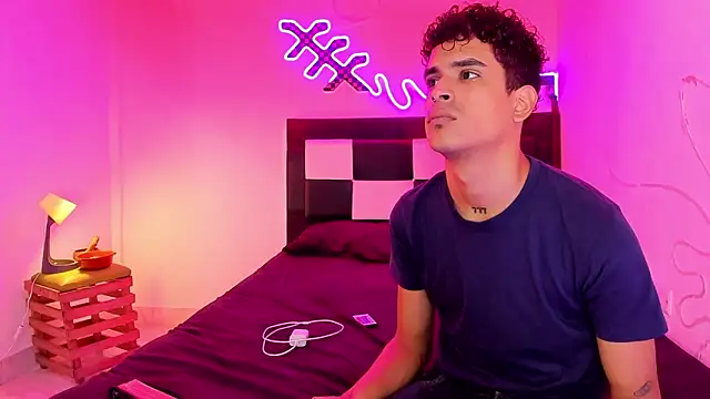 Snapshot of Lucky_boys__X chatting on 10-11-25, 11:55 Lucky boys X online show from 10-11-25, 11:55