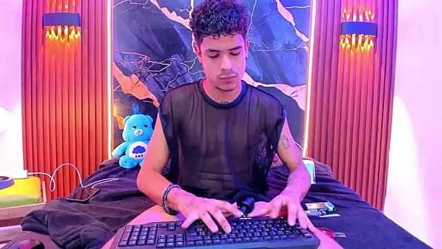 Snapshot of Lucky_boys__X chatting on 02-13-26, 05:57 Lucky boys X online show from 02-13-26, 05:57