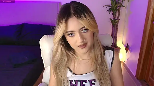 MaryMoon  online show from 10-31-25, 10:05