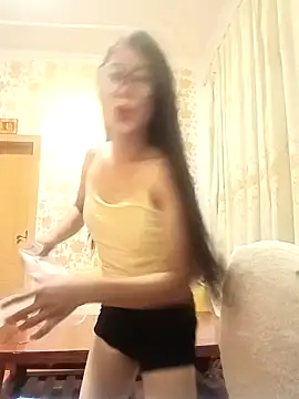 luy-xinh02 online show from 10-10-25, 11:55