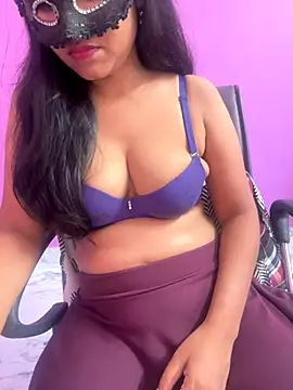 Snapshot of hottylizaa chatting on 10-23-25, 03:38 hottylizaa online show from 10-23-25, 03:38