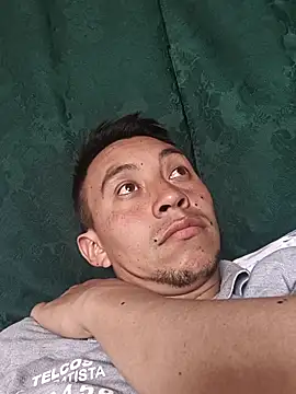 Snapshot of eslabon19 chatting on 12-16-25, 08:13 eslabon19 online show from 12-16-25, 08:13