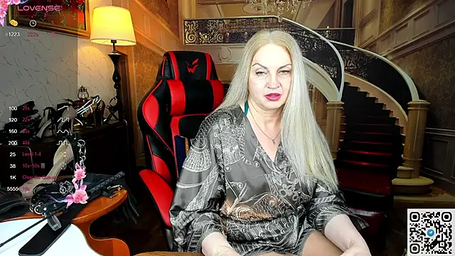 Nina Devillle online show from 04-05-26, 11:00