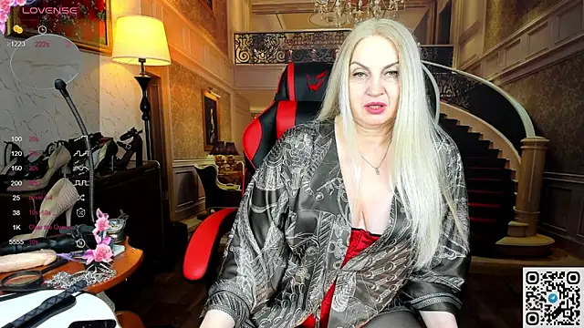 Nina Devillle online show from 05-17-26, 03:06