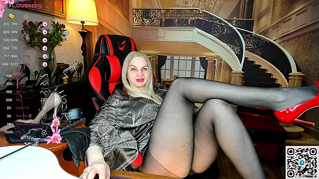 Nina Devillle online show from 03-18-26, 10:43