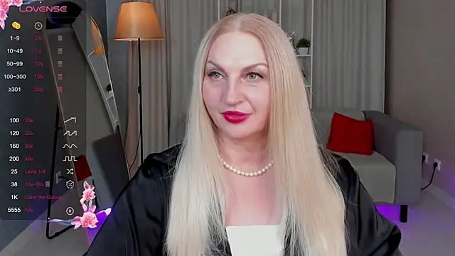 Snapshot of Nina_Devillle chatting on 10-15-25, 03:53 Nina Devillle online show from 10-15-25, 03:53