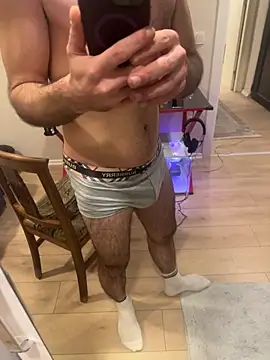 Snapshot of Sovaisback chatting on 12-22-25, 02:33 Sovaisback online show from 12-22-25, 02:33