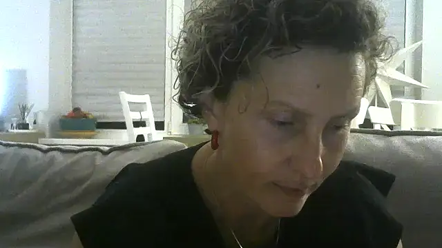 Snapshot of Sylira chatting on 07-18-26, 12:19 Sylira online show from 07-18-26, 12:19